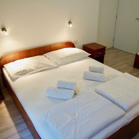 Sesar Apartments Krk - No. 1 Iva 크르크 외부 사진