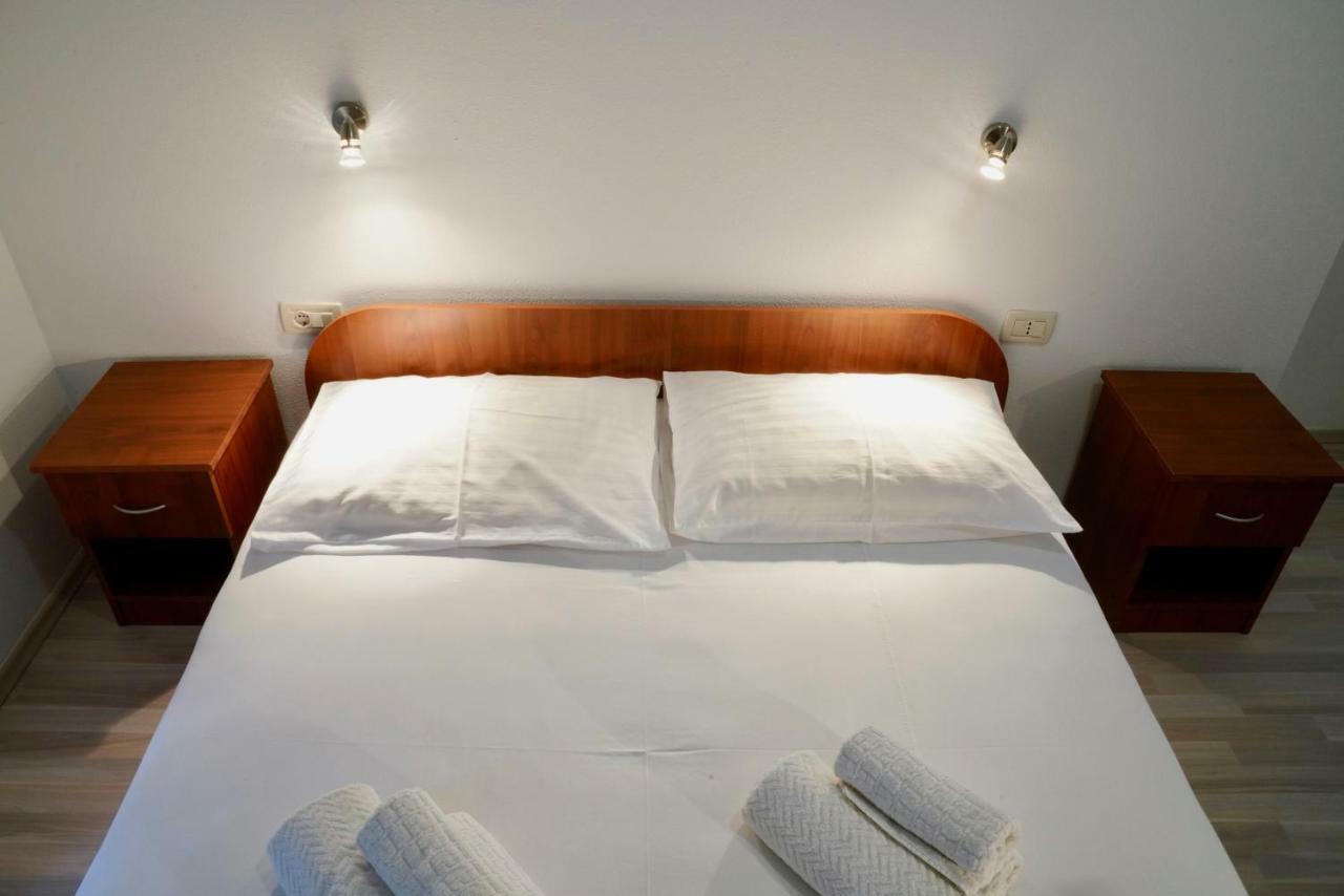 Sesar Apartments Krk - No. 1 Iva 크르크 외부 사진