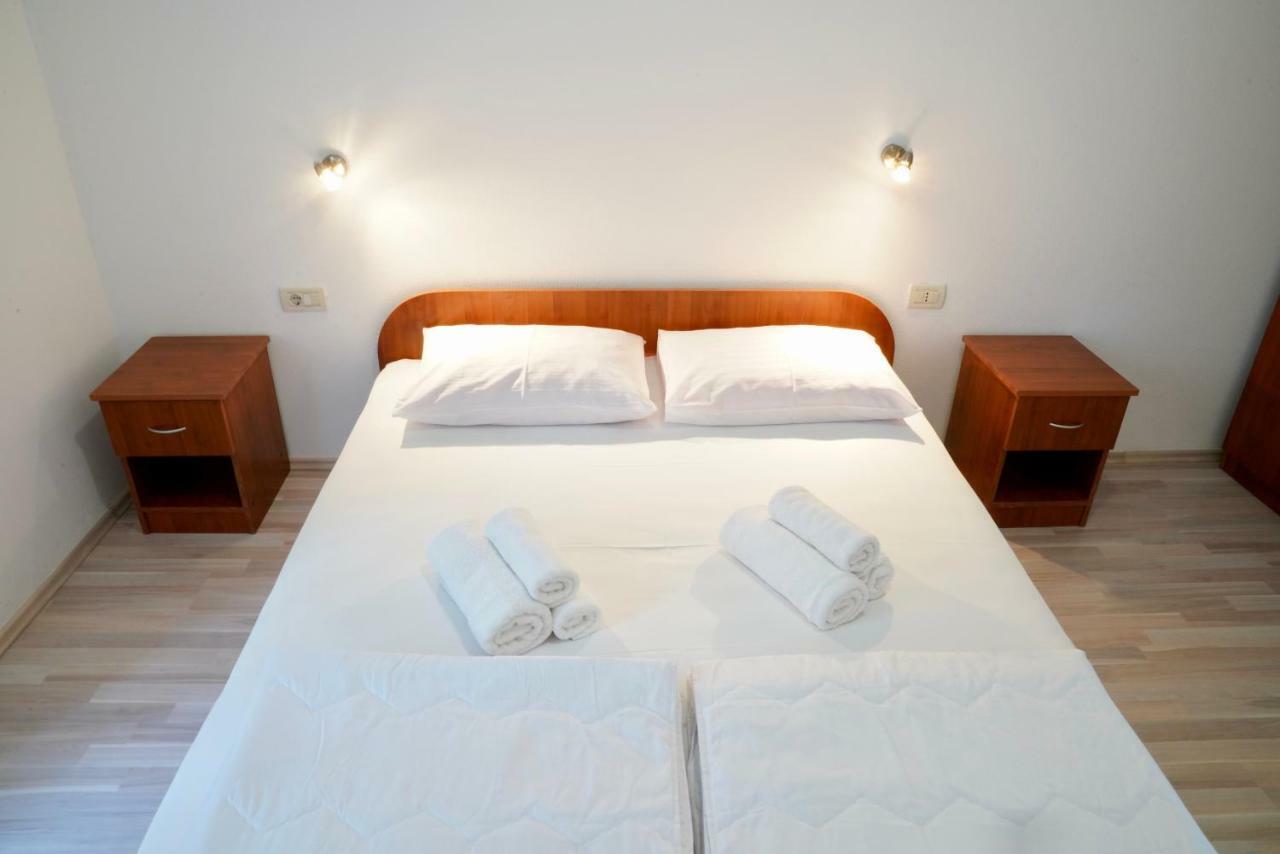 Sesar Apartments Krk - No. 1 Iva 크르크 외부 사진